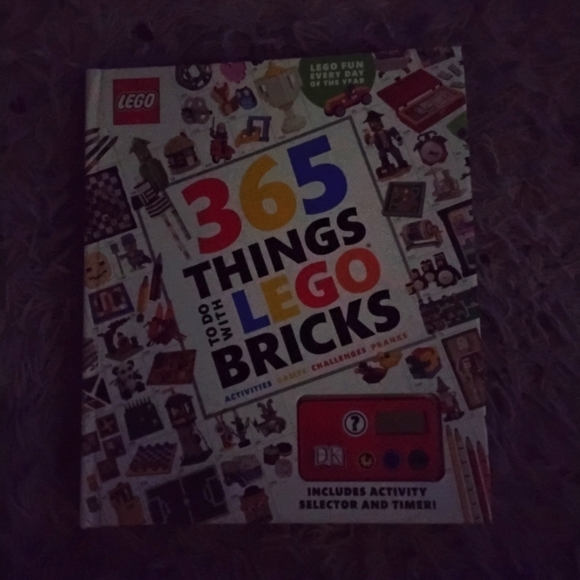 LEGO 365 Things to Do with LEGO Bricks Book - Picture 1 of 4